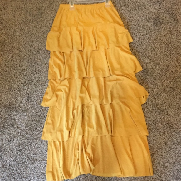 Dresses & Skirts - Ladies mustard ruffle skirt size medium